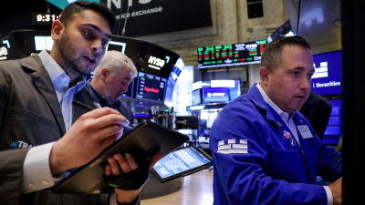 Las acciones argentinas caen casi 6% y el riesgo país vuelve a superar los 700 puntos