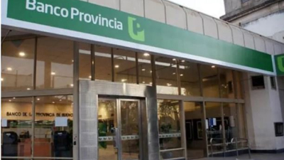 Tres bancos aumentan comisiones y cobran hasta $5.000 por retirar efectivo de cajeros automáticos