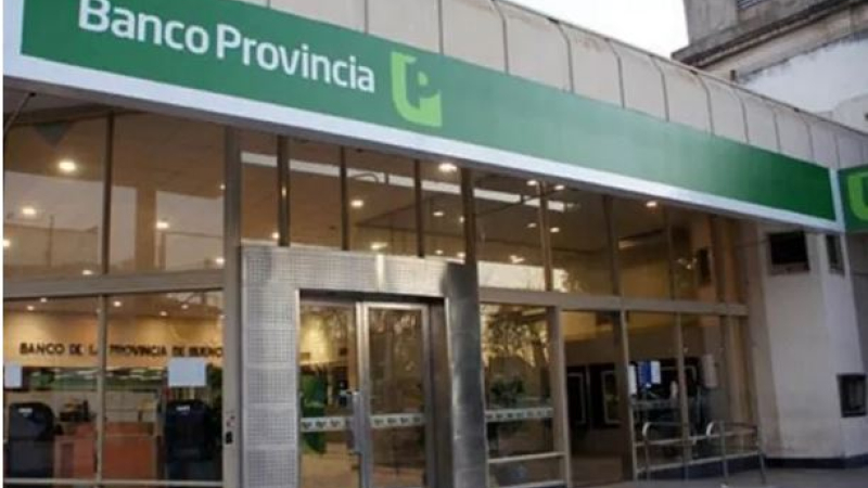 Tres bancos aumentan comisiones y cobran hasta $5.000 por retirar efectivo de cajeros automáticos