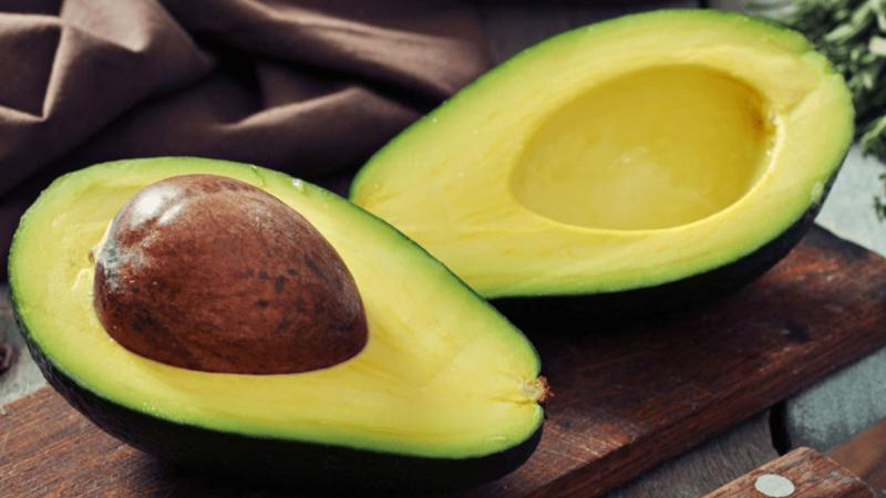 Cómo guardar en la heladera la palta cortada y lograr que no se arruine