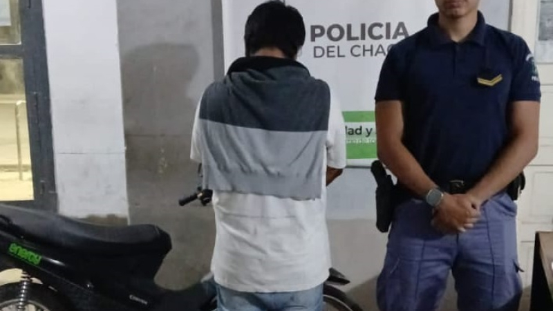 Detienen a un hombre tras intentar huir con una motocicleta robada en el centro de Resistencia