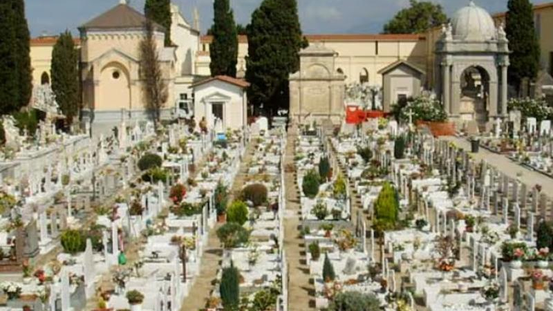 Increíble: sepulturero siciliano sacaba cadáveres y revendía las tumbas