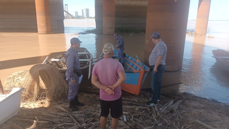 Salió a pescar y desapareció: detuvieron a su compañero de canoa