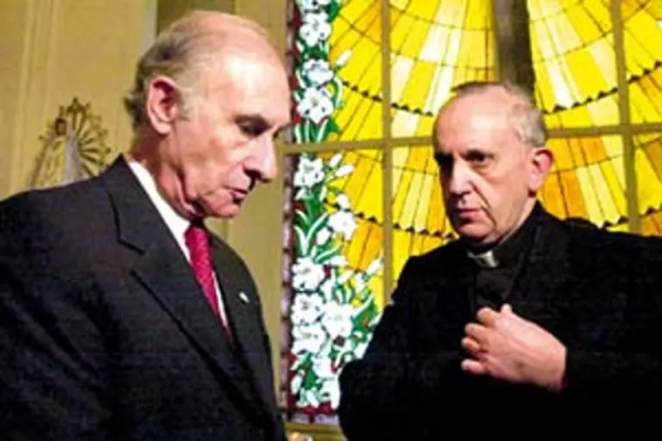 El presidente Fernando De la Rúa agradeció al arzobispo de Buenos Aires, cardenal primado Jorge Bergoglio, la oración por las víctimas de los atentados.