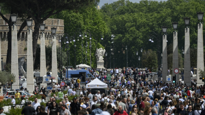 Una marea de gente y una Roma blindada hacen colapsar a la Ciudad Eterna