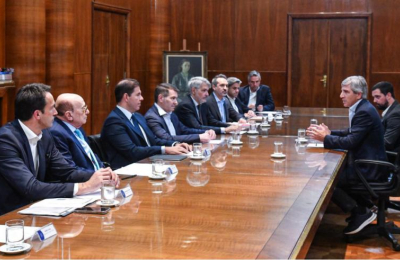 Caputo se reunió con supermercadistas en medio de la tensión por los aumentos