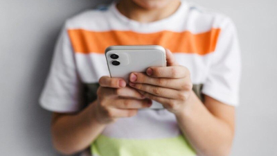 Nueve años es la edad promedio en que chicos del país acceden a un celular con internet