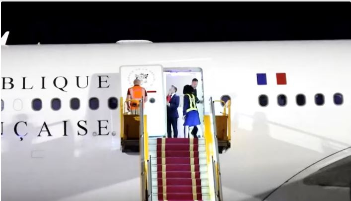 Macron 1.JPG
