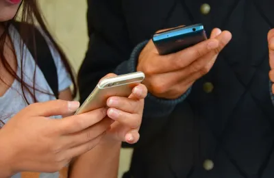 Tres personas fueron condenadas por difundir imágenes íntimas de una mujer
