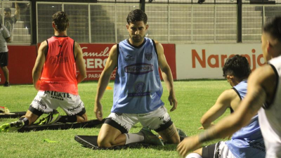For Ever partió a Buenos Aires con Jara y Perinciolo en el once