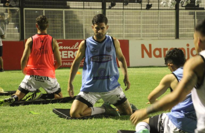 For Ever partió a Buenos Aires con Jara y Perinciolo en el once