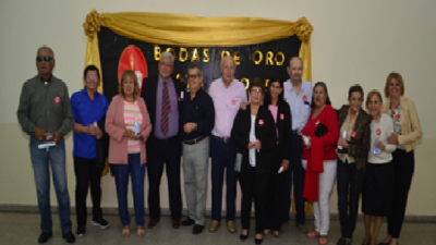 Tras cincuenta años, bachilleres se reencontraron en su colegio
