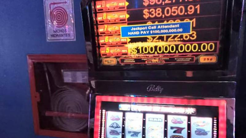 Ganó $100 millones en el casino pero le dijeron que la máquina "no funcionaba"