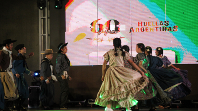 Con 150 bailarines, Huellas Argentinas presentó su festival de invierno