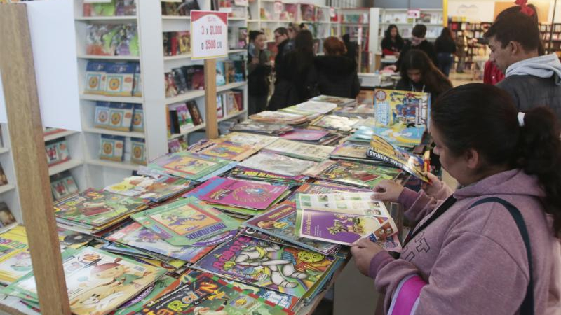 El Día del Amigo se celebra entre libros en Resistencia