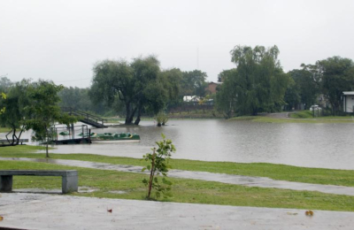 Investigación evidencia el impacto del clima y la urbanización sobre la laguna Francia