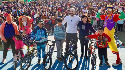 Multitudinaria fiesta por el Día del Niño en San Martín