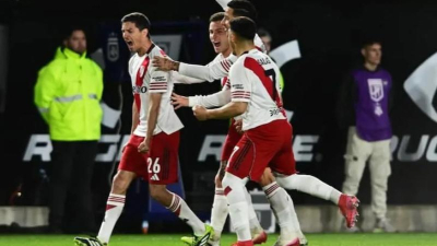 Triunfazo de River en La Plata para afianzarse en la punta