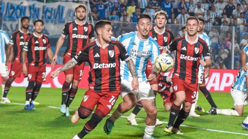 Atlético Tucumán celebró ante un River muy alternativo
