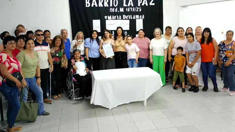 Imponen nombres de mujeres a pasajes del barrio La Paz
