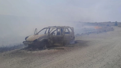 Un auto se prendió fuego y ocasionó un incendio en las Altas Cumbres