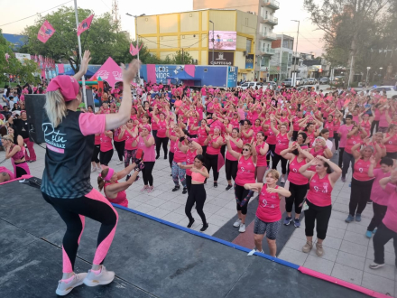 Zumba Rosa en la Plaza San Martín.jpeg