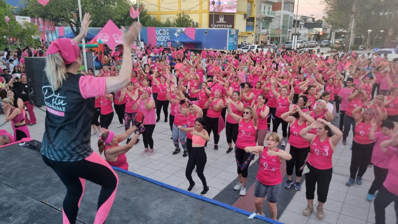 Zumba Rosa, una fiesta por la vida y la salud pública