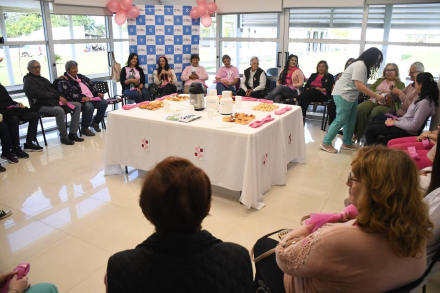 Desayuno Rosa en el CMNR (3).jpg