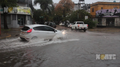 El Municipio cortó el tránsito preventivamente en varios puntos de la ciudad por anegamientos
