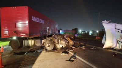 Choque entre dos camiones en la ruta 11: un conductor terminó hospitalizado