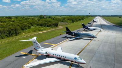 Inusual despliegue de aeronaves privadas en Ezeiza