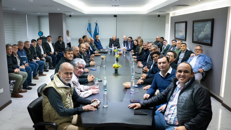 Insfrán se reunió con intendentes y presidentes de Comisiones de Fomento