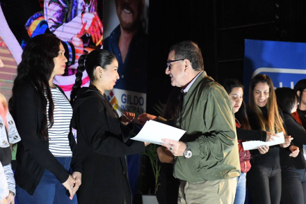Entrega de certificados del curso Acompañante Terapéutico con Orientación en TEA-5.jpeg