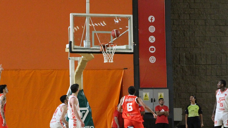 Con carácter y triples, Villa San Martín se reencontró con su juego