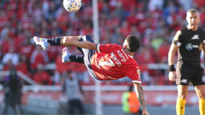 Montiel ganó el premio Puskas por su golazo de chilena para Independiente