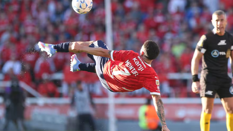 Montiel ganó el premio Puskas por su golazo de chilena para Independiente