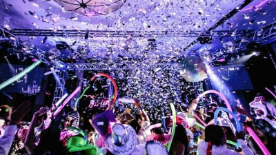Adultos escondieron alcohol hasta en centros de mesa y la recepción debió ser suspendida