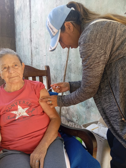 operativo vacunación barrio 28 de junio (7).jpeg