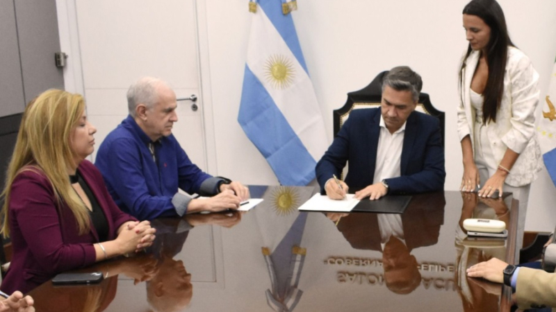 Zdero y Nikisch firmaron traspaso a la provincia del museo "Augusto Schulz"