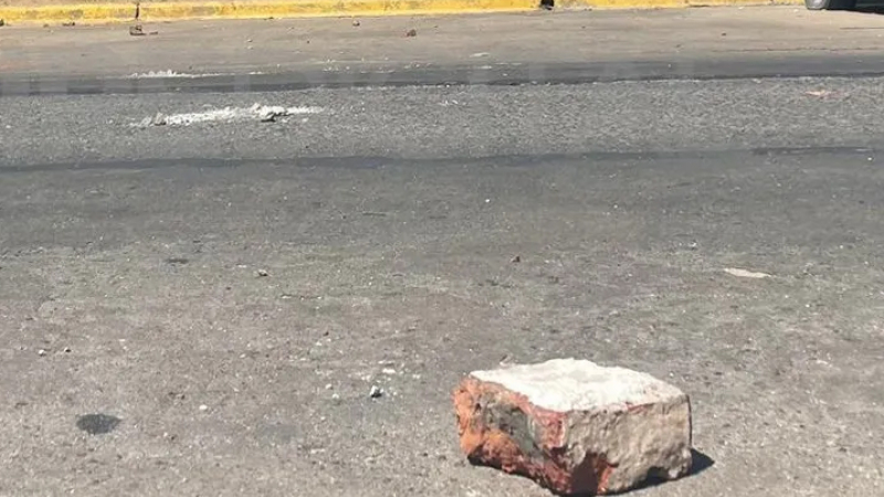 Conflicto de vieja data entre vecinos terminó a los cascotazos