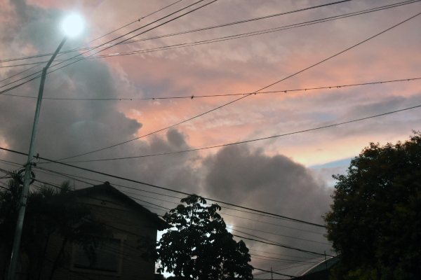 A muchos las precipitaciones los sorprendieron al atardecer.
