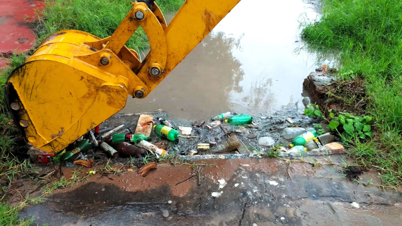 Serio problema por la basura en los canales de Quitilipi