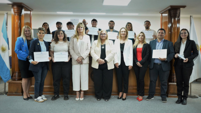 El personal legislativo se capacitó en comunicación digital y recibió sus certificados