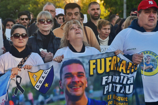 Dolor de familiares de Enzo Pittau.