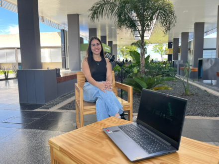 Nazarena Aquino tiene 27 años y egresó de la Tecnicatura Superior en Desarrollo de Software Multiplataforma en el IPF.jpeg