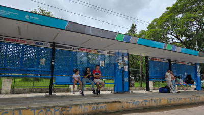 Paradas vacías y usuarios a la espera: el paro de colectivos sigue afectando al Gran Resistencia