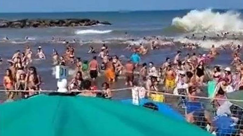 "El mar te arrastraba enseguida": cómo se vivió el impacto de la ola gigante en la Costa Atlántica