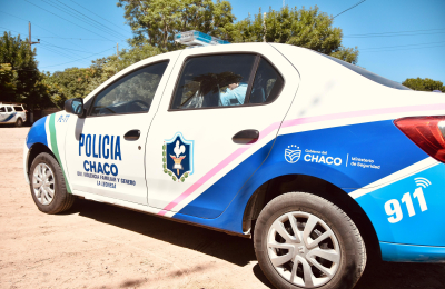 En General Vedia Zdero entregó un patrullero y chalecos para la Policía