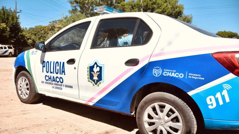 En General Vedia Zdero entregó un patrullero y chalecos para la Policía