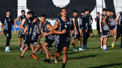 For Ever partió a Salta y mañana debuta en el Triangular de Verano